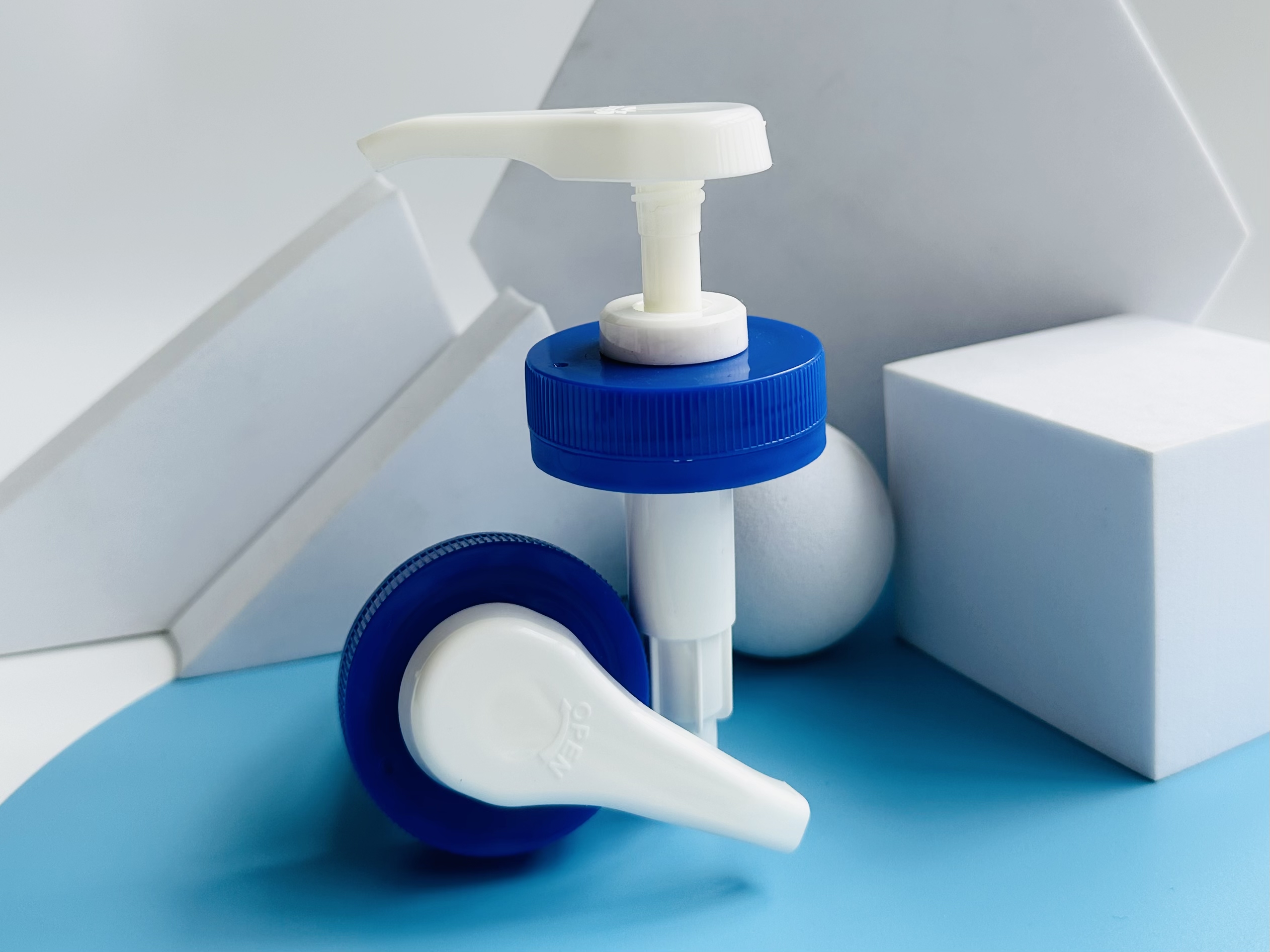 Smooth Ribber Aluminium Closure Left-right Lock Pump for Big Diameter Lotion Bottles