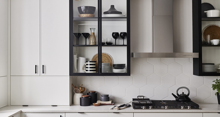 Smart Solid Wood Lacquer Cabinets for Modular Kitchen in Contemporary Apartments