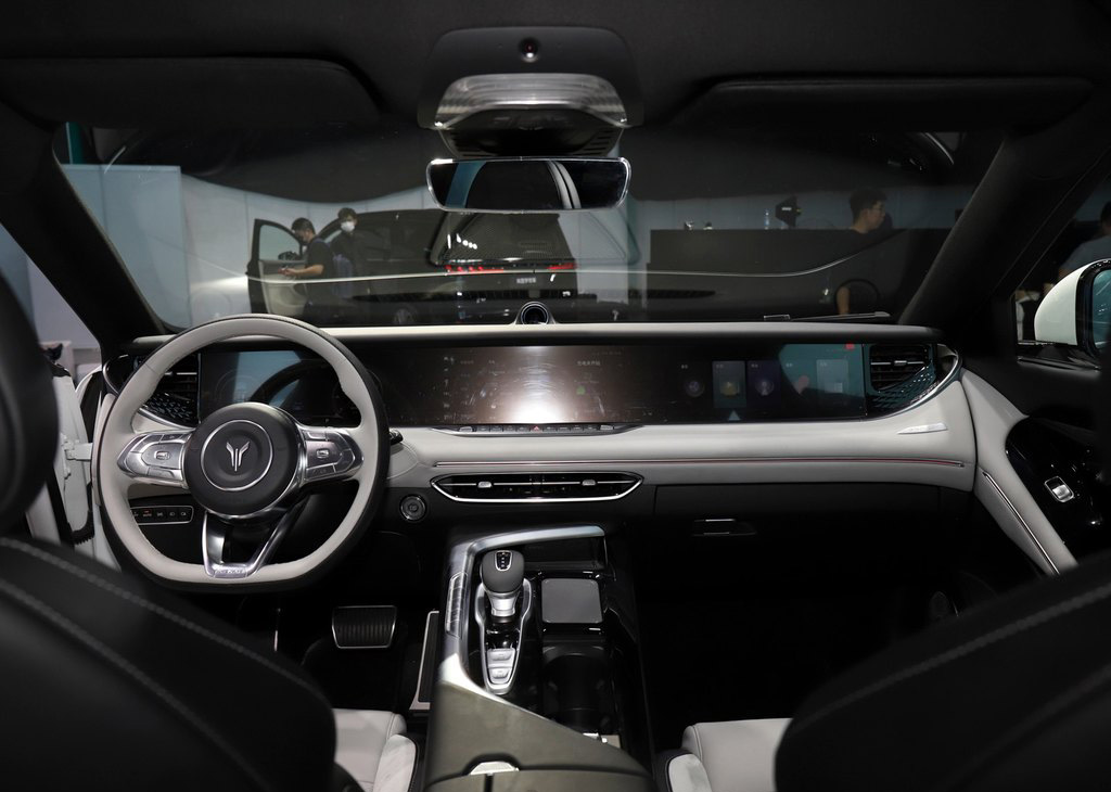 2022 Factory Direct Sales High Quality 4 Seats Cheap Electric Adult Car 4 Wheel VOYAH FREE 2022 DNA Design Pure Electric Edition