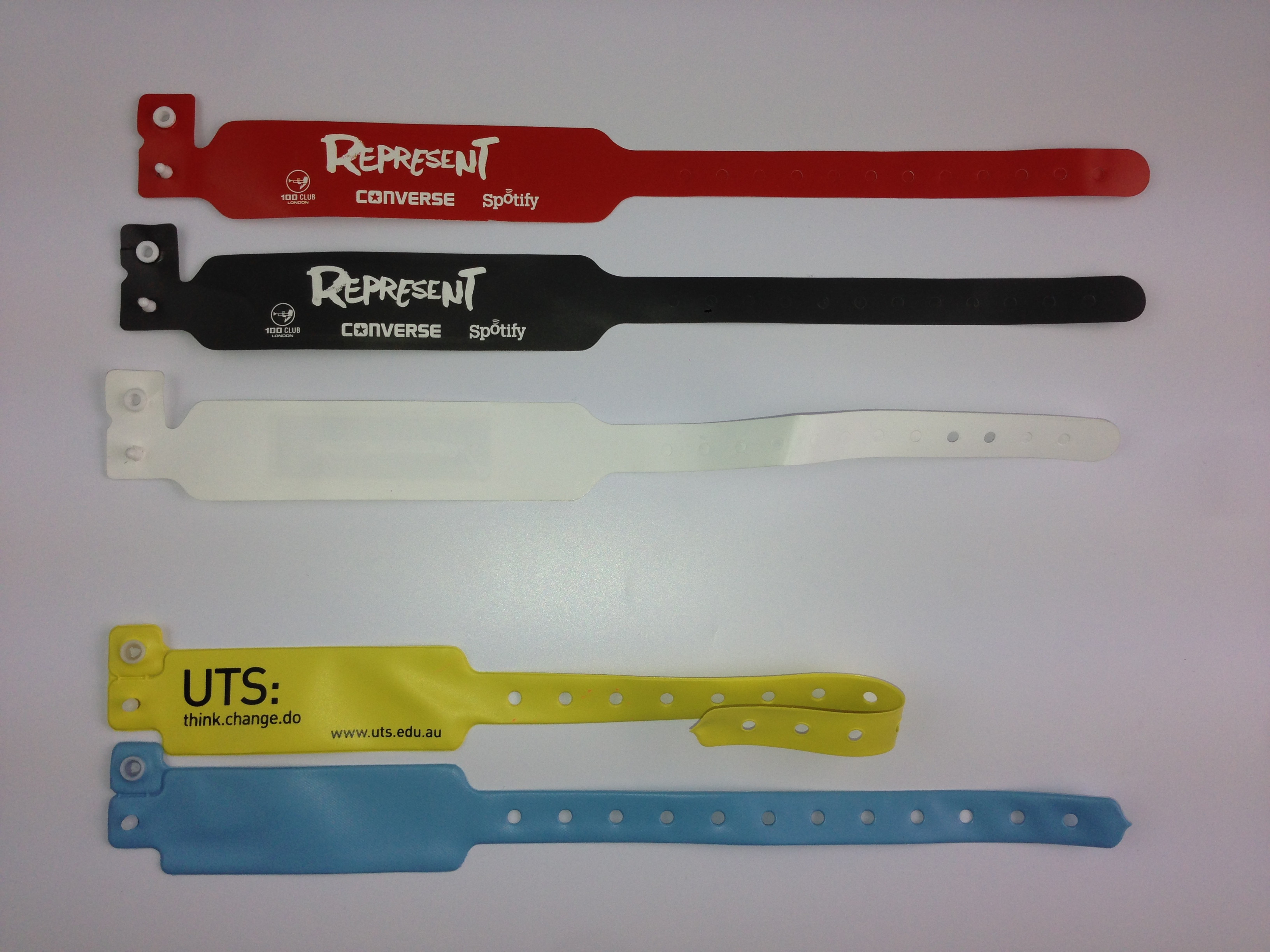 860mhz - 960mhz RFID Smart Wristband PVC UHF RFID Bracelets With Logo