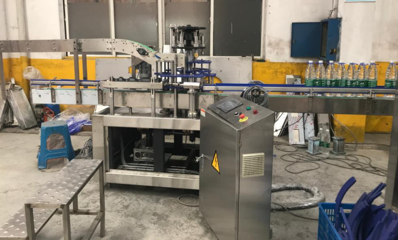 Semi Auto water /oil Bottle Handle Applicator/Ring Lifting Inserting Machine/Handle Pressing Machine