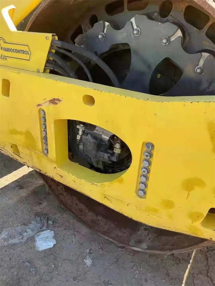 Great Popularity Enjoyed by BW 226DH-4 Compactor Bomag with 2000-2100 Working Hours