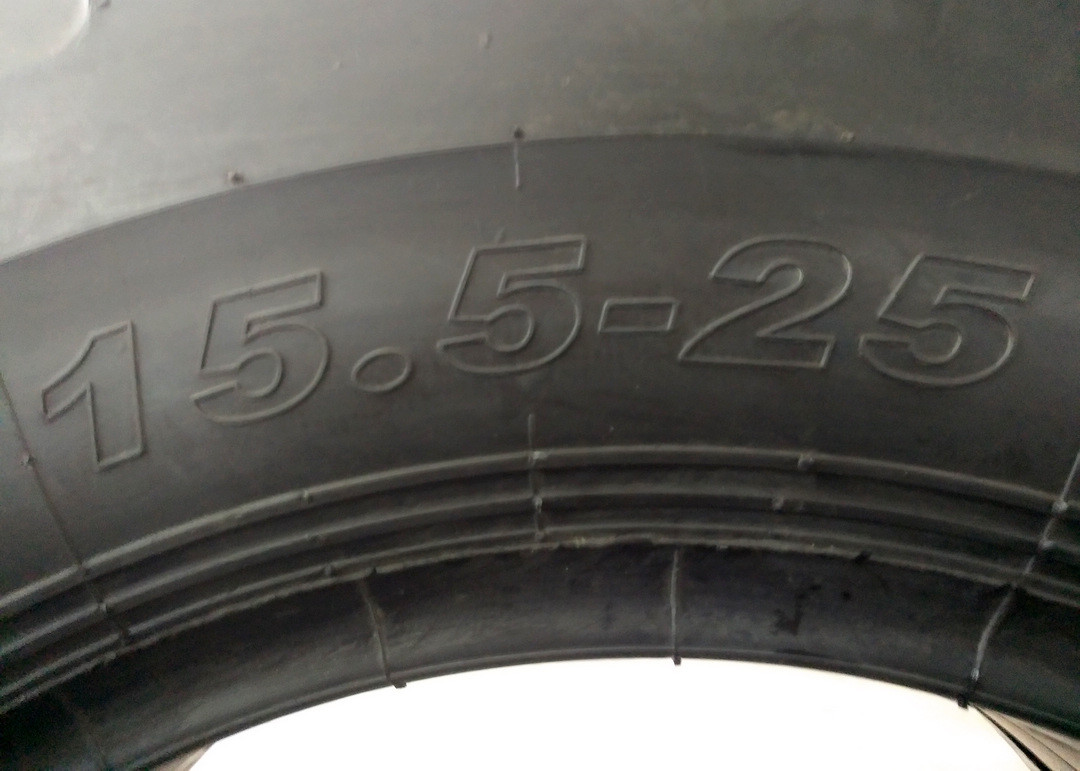 Industrial Off Road Truck Tires 15.5-25 16PR Well Self Cleaning For Road Graders