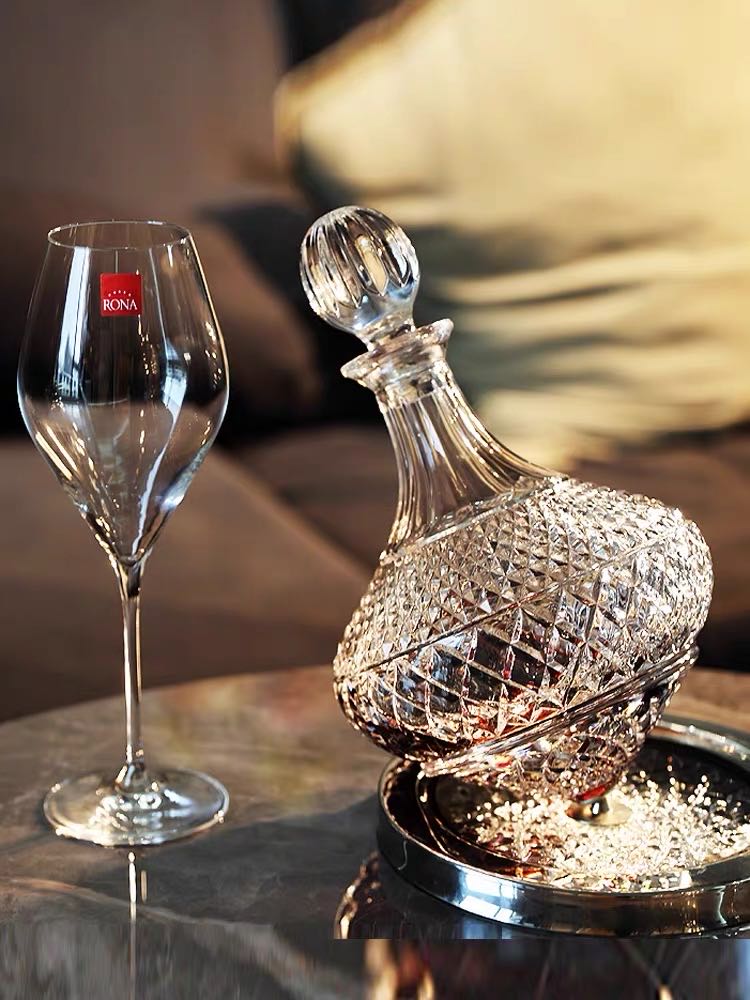 End Glass Collar Industrial Wine Decanting Bottle with Lid and Rotating Gyro Tumbler