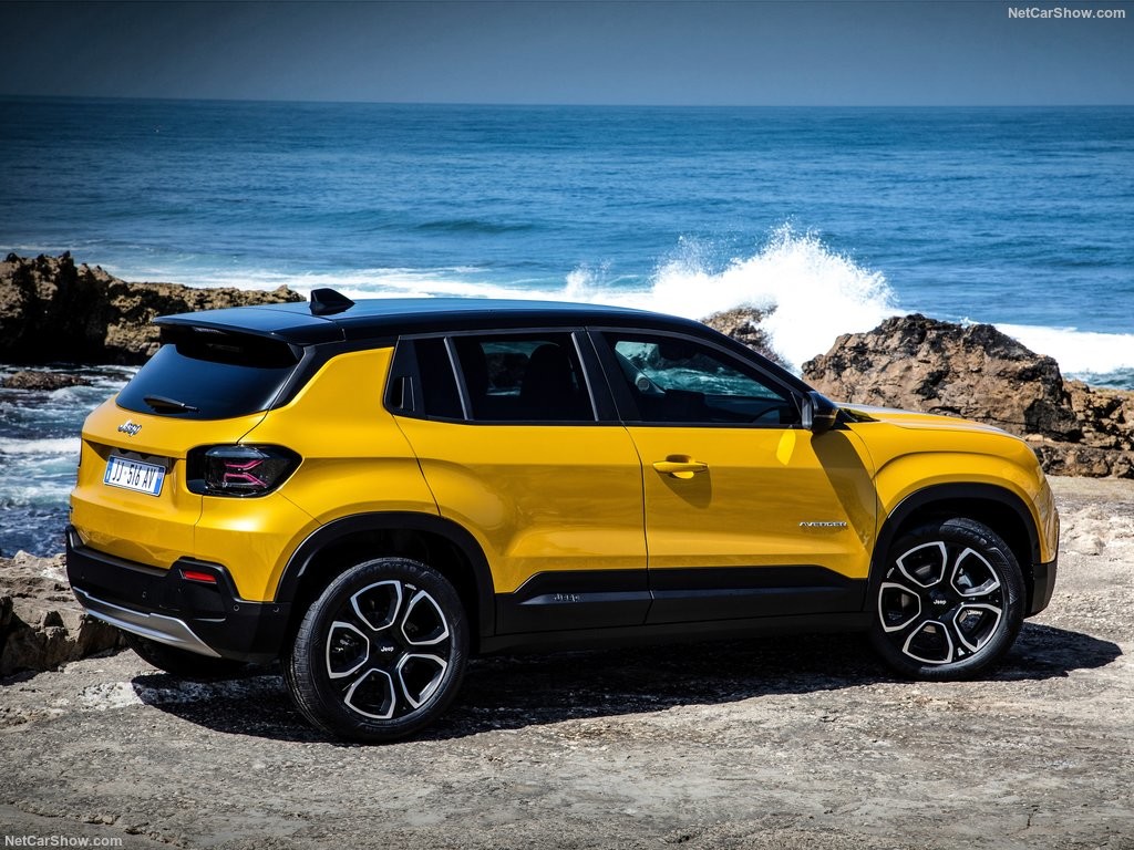 Small Compact Family Focused All Electric Crossover SUV Jeep Avenger With WLTP400km