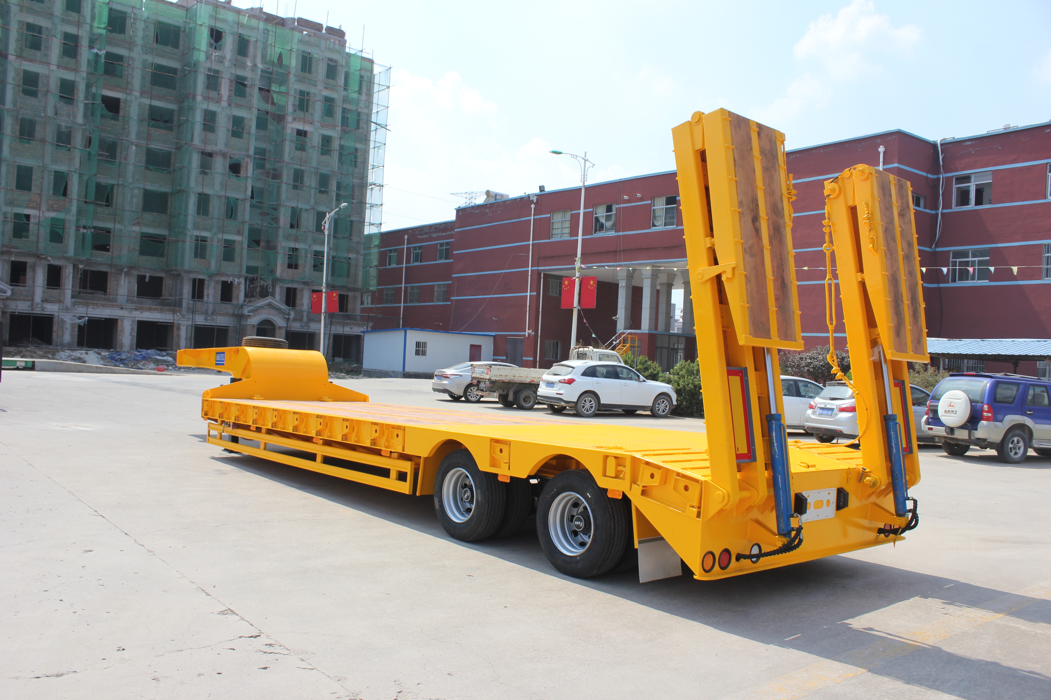 60T Max Payload Steel 2 Axles Lowboy Flatbed Semi Trailer for Long Distance Transport