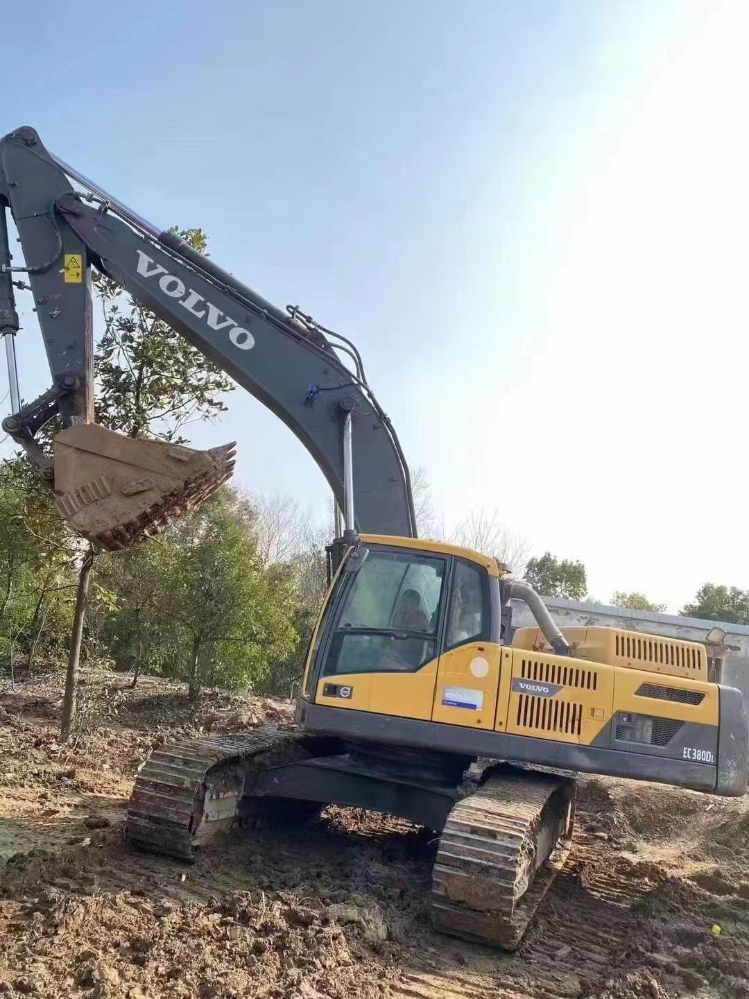 Sweden imported high quality Volvo EC380 crawler excavator machine used almost new