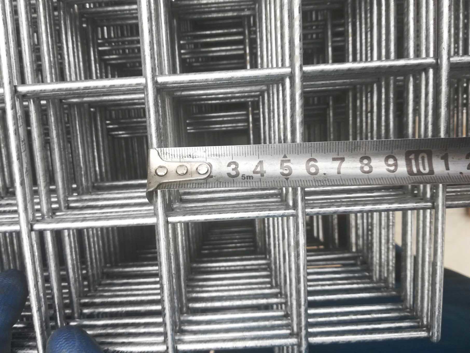 Rhombus Opening Shape Welded Wire Mesh Panel Diamond Mesh Fence China Factory