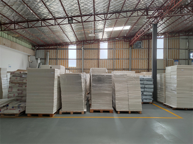 RoHS Foldable Corrugated Plastic Packaging Boxes For Shoes Clothes