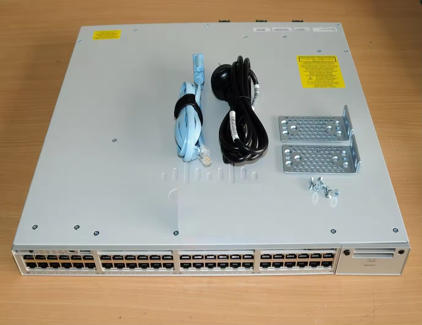Communication C9300L-48T-4X-A Original C9300L Series 48-port Data Uplink Network Switch