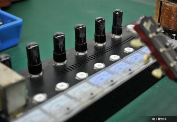 5F2A Style Champ Handmade Tweed Guitar Amplifier Head, 5W with Volume and Tone Control Classic A Tube Guitar Amp