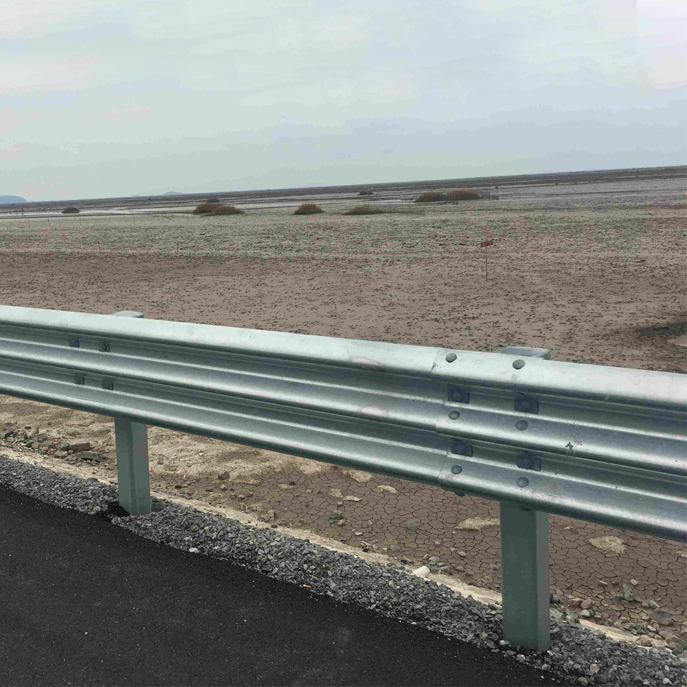 Galvanized Q235 Q345 W Corrugated Beam Metal Highway Guardrail