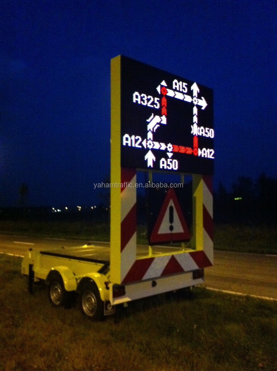 Trailer Mounted Portable VMS Signs LED Changeable Message Signs