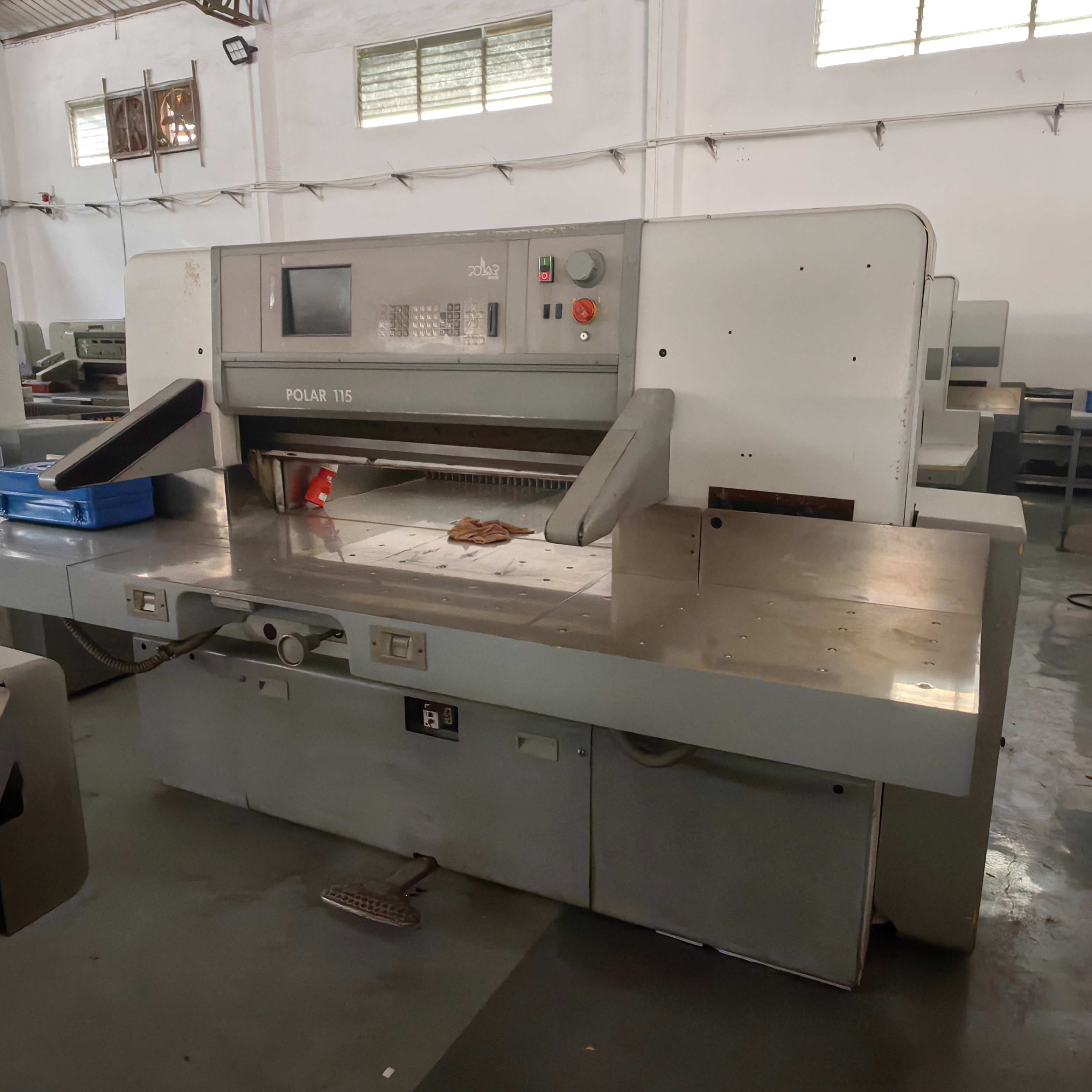 Guillotine Knife Cutting Machine 115E Polar Guillotine Paper Cutter With Computerized Control