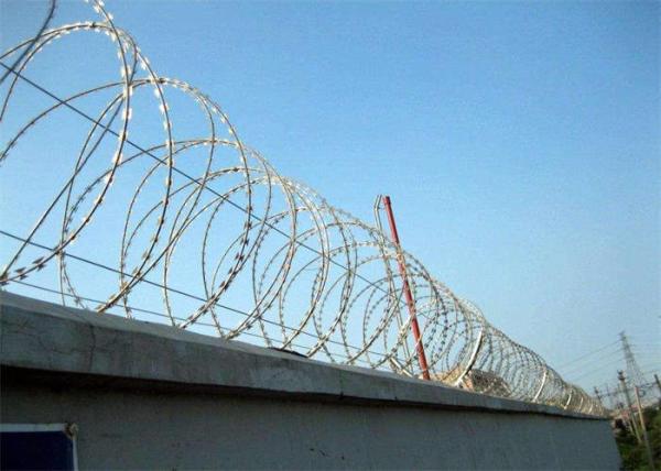 Cheap Durable Concertina Razor Wire Single / Double Spiral Razor Wire Coil for sale