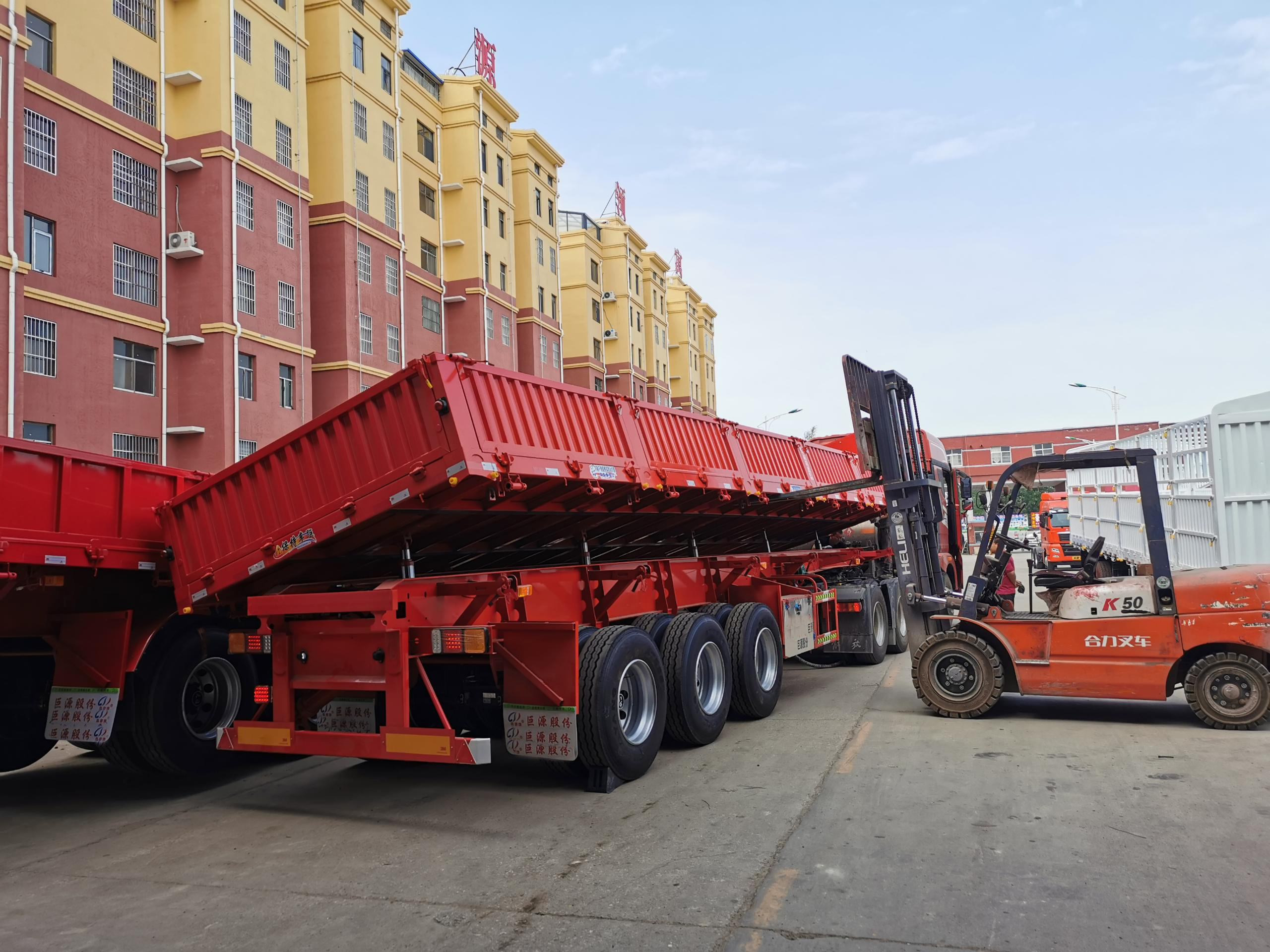 12000X2500X1500mm Tri-Axles Tipper/Side Dump Semi Trailer with HYVA Hydraulic Cylinder