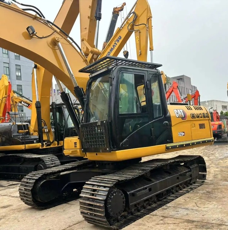 Japan Original Caterpillar 330gc Excavator Heavy Earth Moving Machinery Cat 330d 330dl 330d2 330d2l