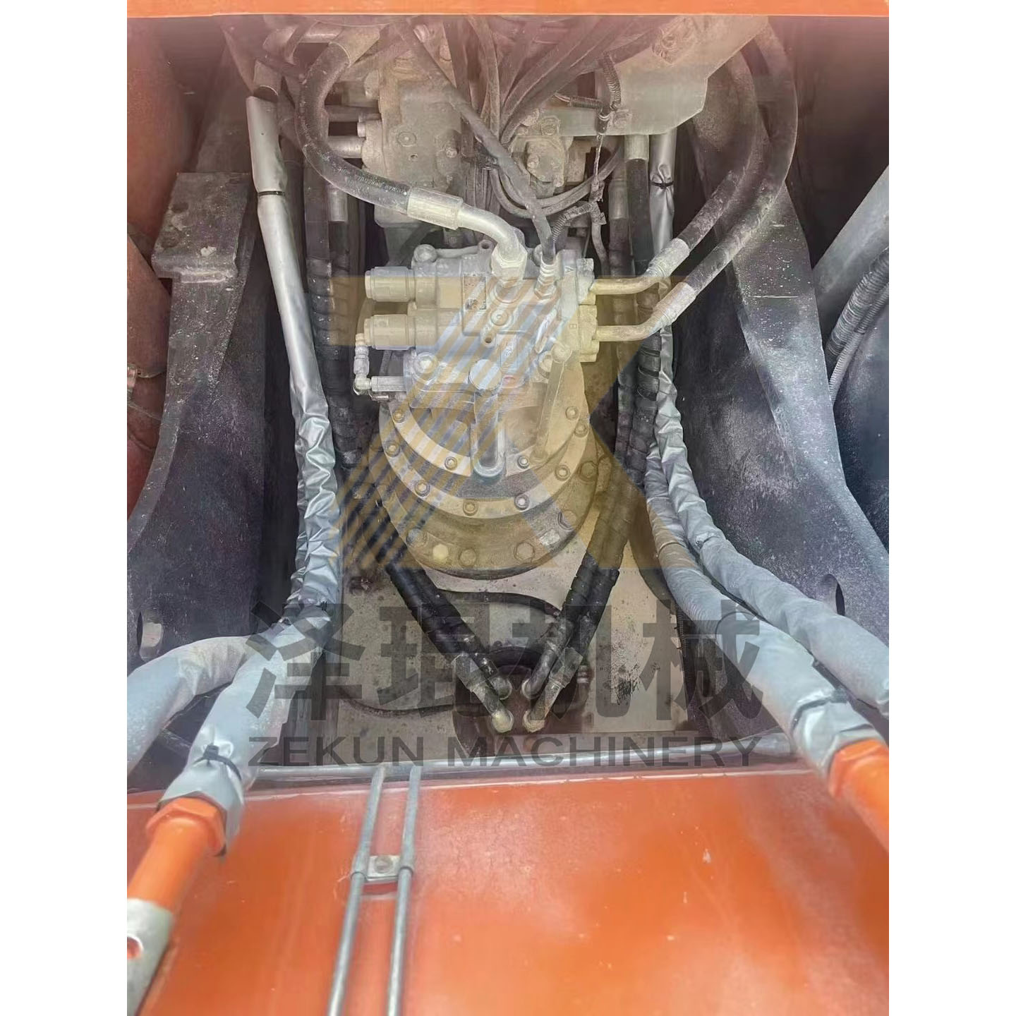 Hitachi ZX200-5G Used Excavator from Japan with 20 Ton Operating Weight and Cylinder