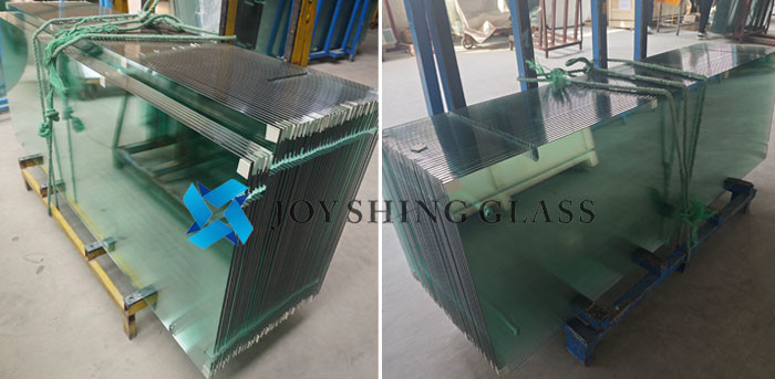 Photo of clear toughened glass shower doors