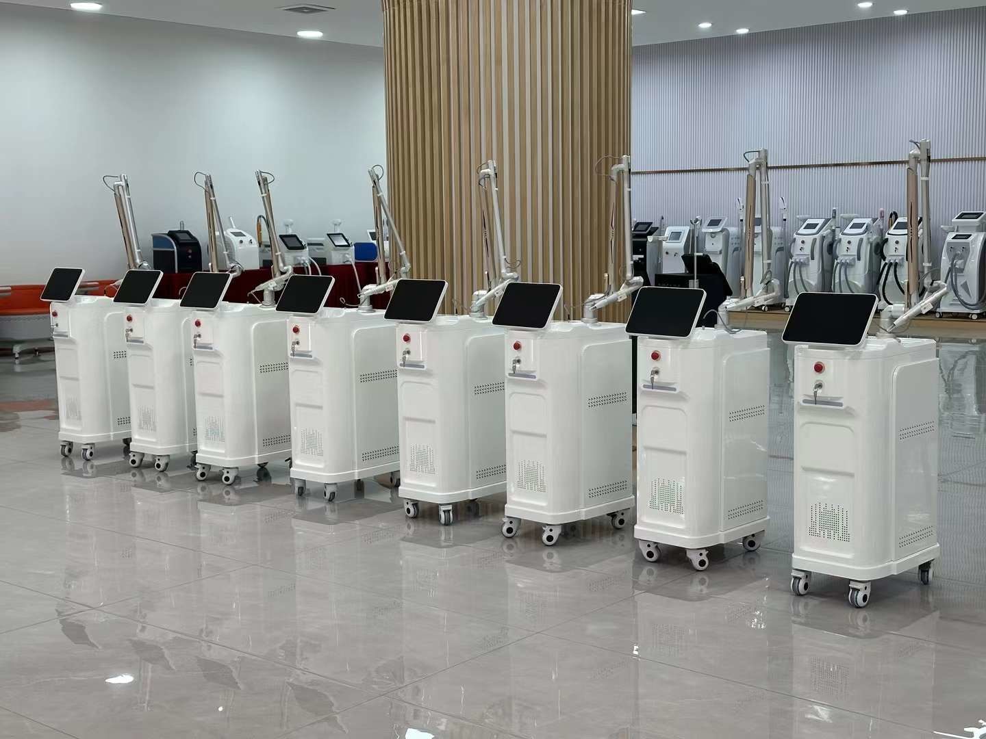 Multifunctional IPL Laser Beauty Machine For Tattoo Removal Maximum Energy 2000M