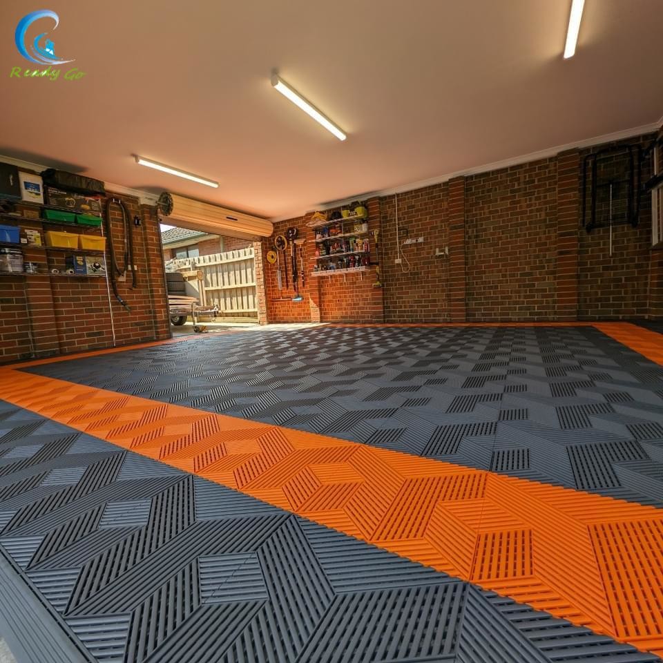 Oil Resistant Interlocking Garage Floor Tiles Easy To Install And Clean
