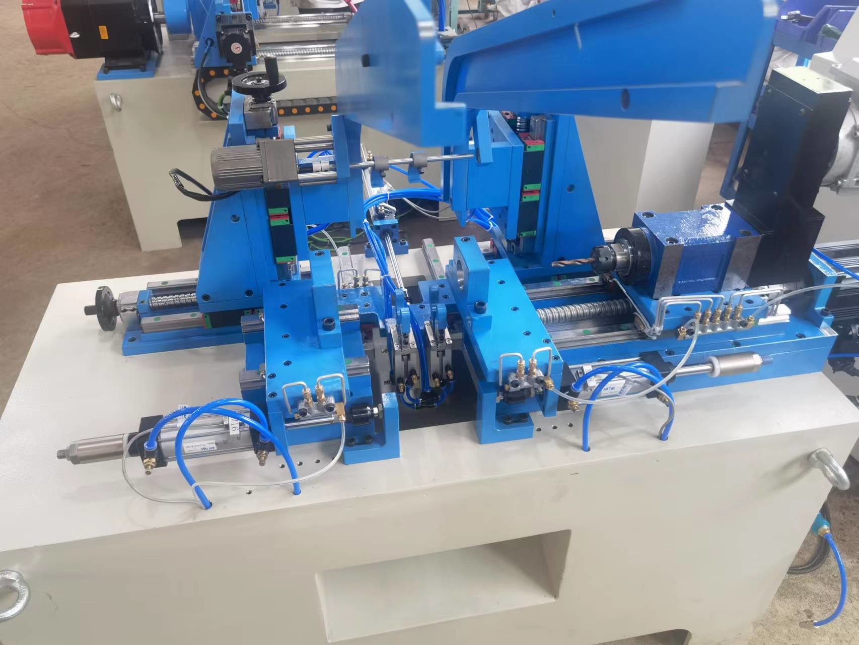 Wooden handle making machine automatic feeding CNC wood turning lathe for pan handle hammer handle paint handle