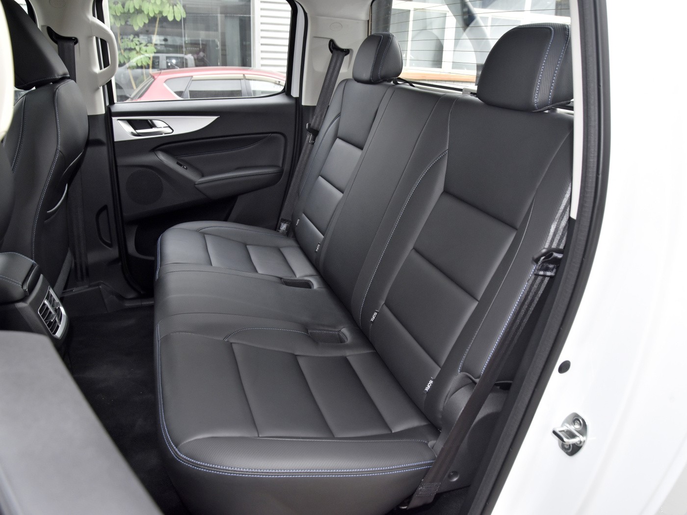China's sales king GWM electric pickup truck Cannon EV four-door five-seater driving range of 405KM EV pickup truck