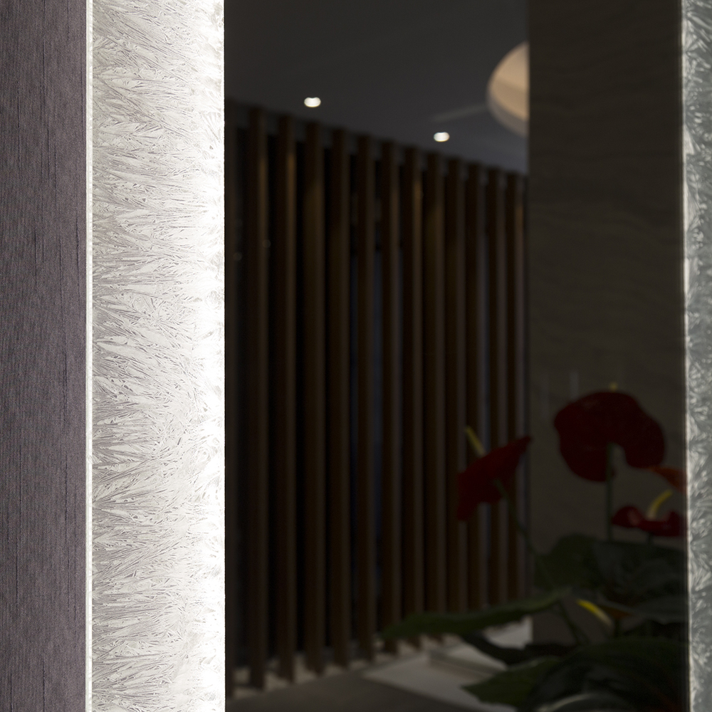 Beauty Salon Illuminated LED Bathroom Mirror Customizable With 24VDC Lighting