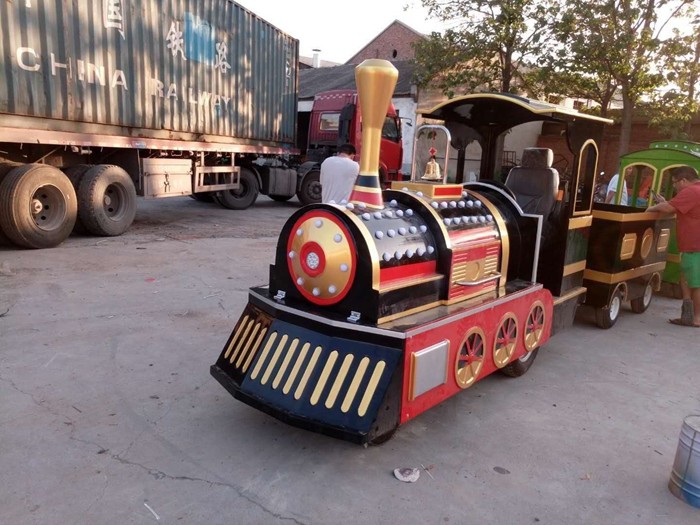 Colorful Painting Shopping Mall Train , FRP Material Trackless Train Ride
