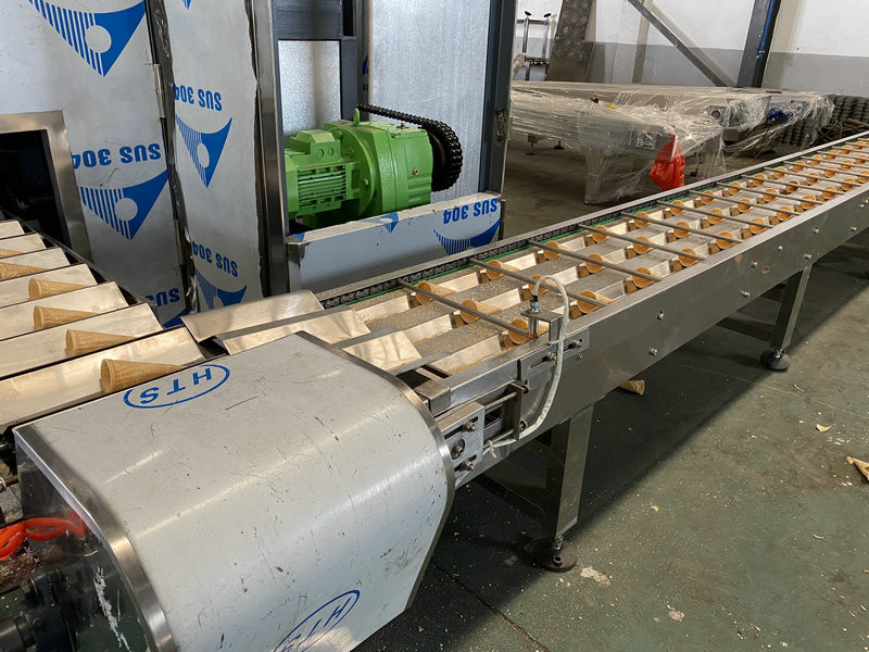 Automatic Rolled Sugar Ice Cream Cone Baking Machine 17.5 Degree Roasting For Food Industry