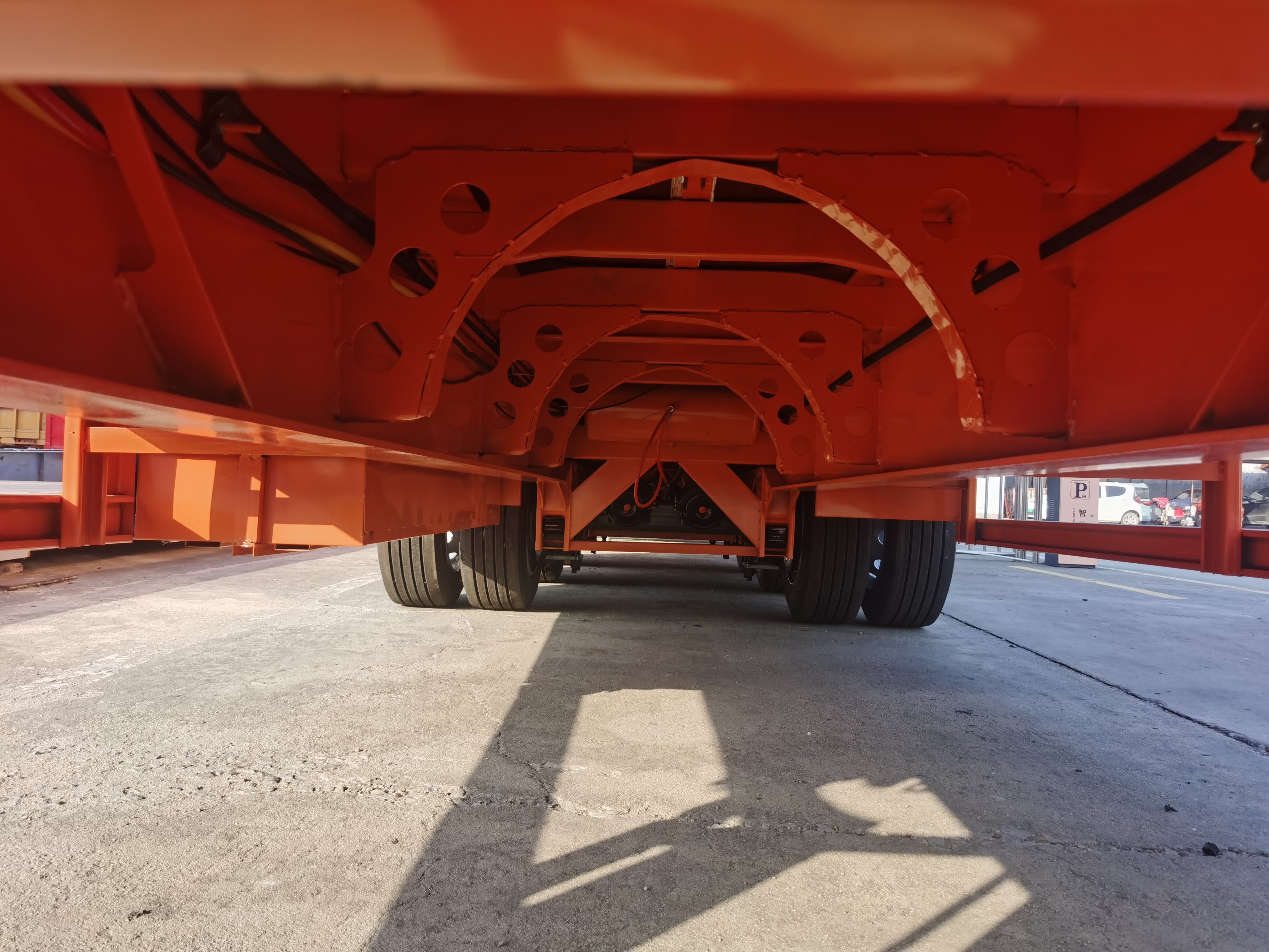 Enclosed 3 Axle Box Cargo Trailer 80 Ton High Load Capacity High Capacity