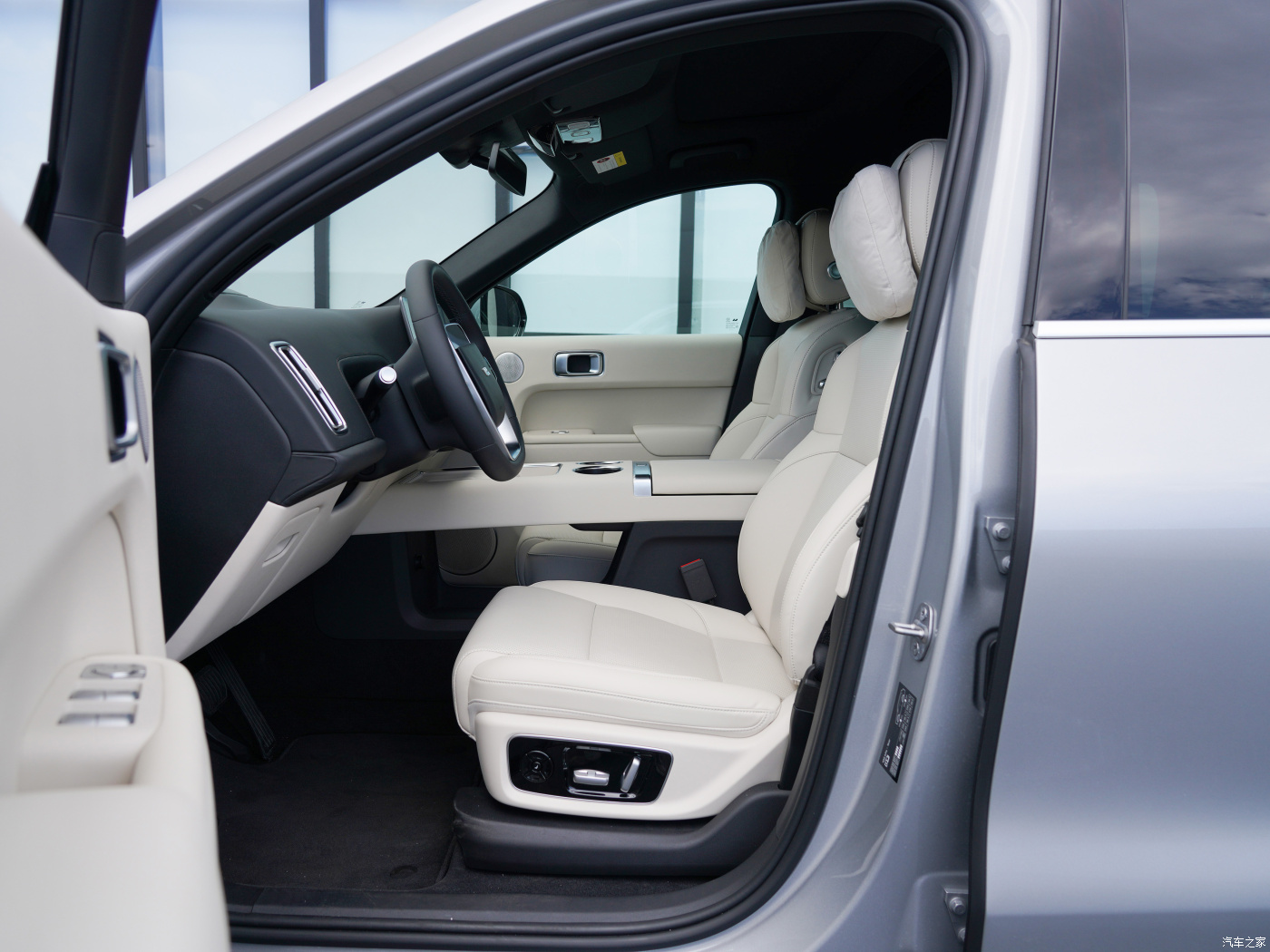Black Color Large Suv Cars Max Speed 180 Km/H Audi Electric Suv