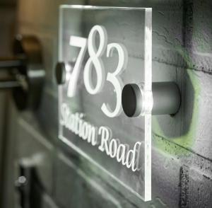 Quality KWS-CW Custom Acrylic Metal House Number Acrylic Glow Sign Board Designed for Supermarkets wholesale