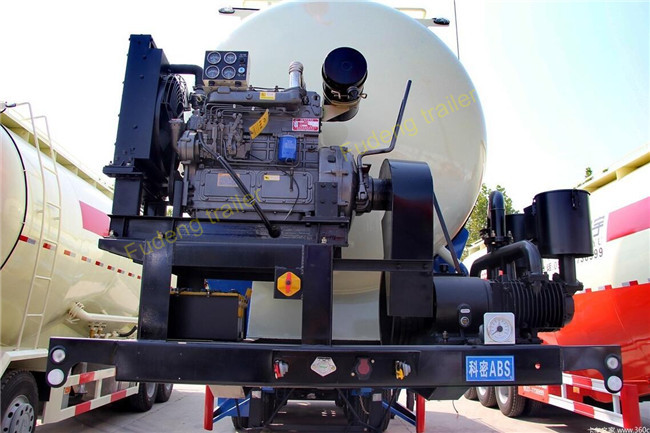 Diesel Engine Bulk Cement Tanker Trailer With Air Compressor Volume 45 CBM - 65 CBM