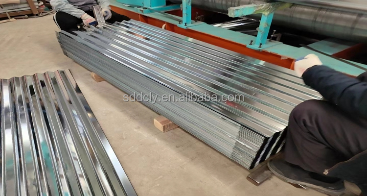 Shandong Dingcheng Iron Roof Sheets 0.35*1050*6000mm with Regular Spangle Type