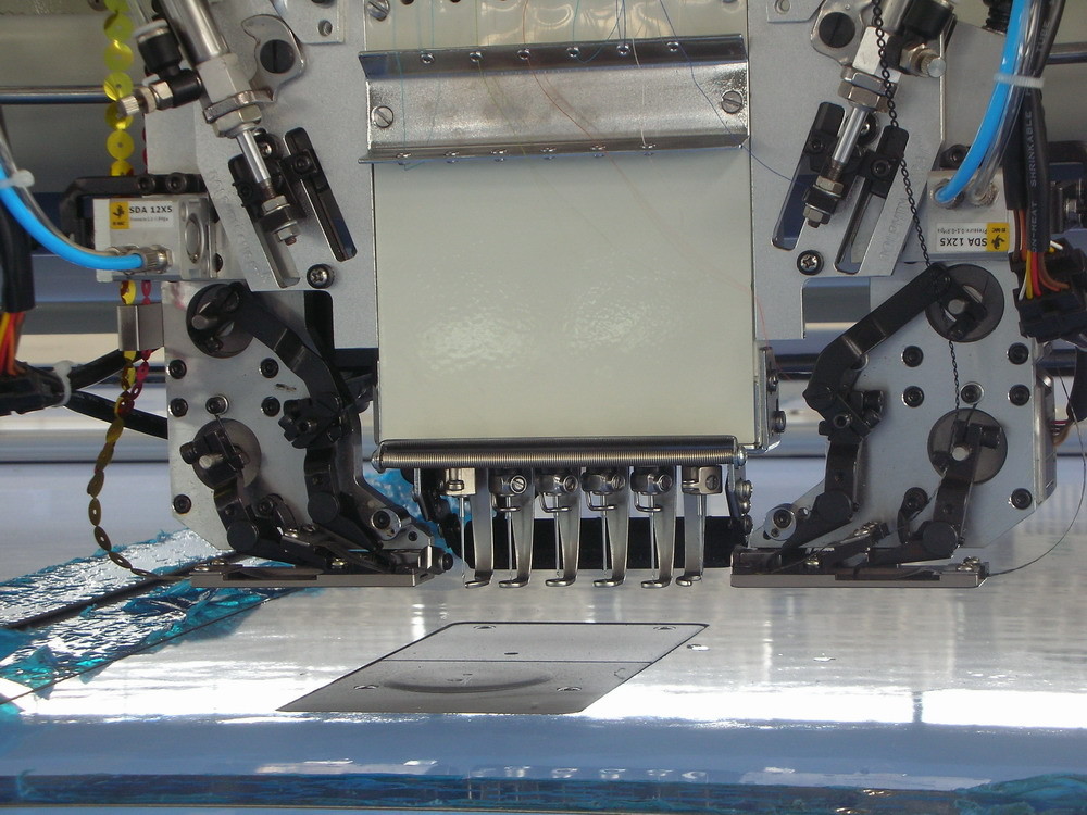 Programmable Embroidery Machine For Home Business With LCD Screen