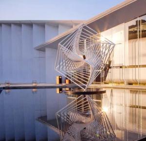 Quality Stainless Steel Cube Twisted Metal Sculpture Decorative Art Outdoor wholesale