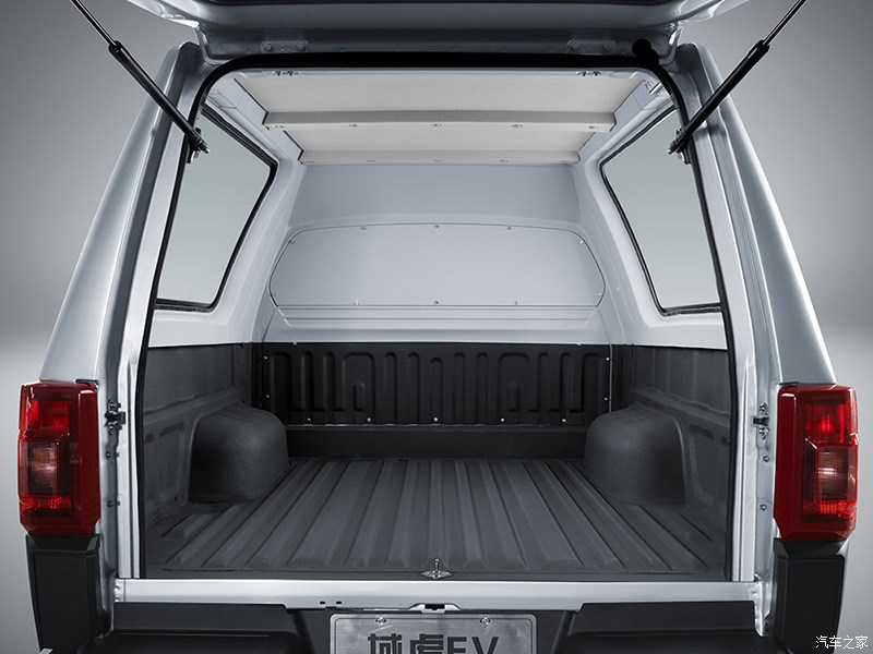 Tiger Electric Pickup Truck 2024 EV Pickup Van Mini Trucks Engine Powerful 120kw LED Leather Single Lithium Dark Automatic