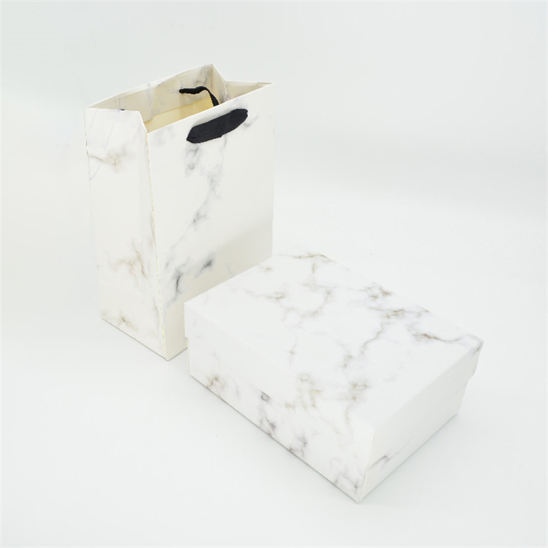 BSCI SGS Recycled Paper Gift Bags Matt Lamination Eco Friendly