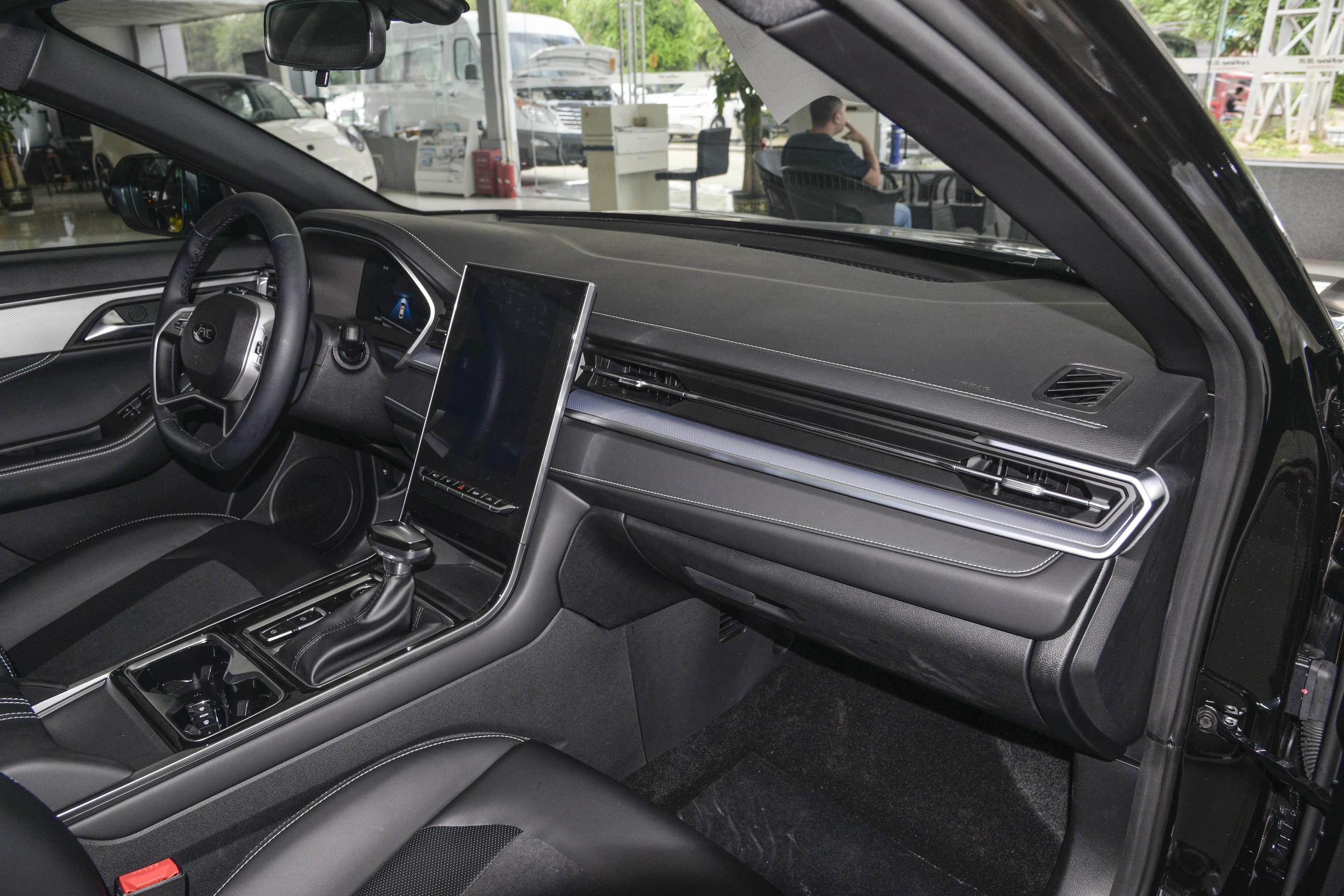 2023 JAC A5 plus 1.5T Luxury Edition Sedan with Customer Requirements Curb Weight 2000kg-2500kg