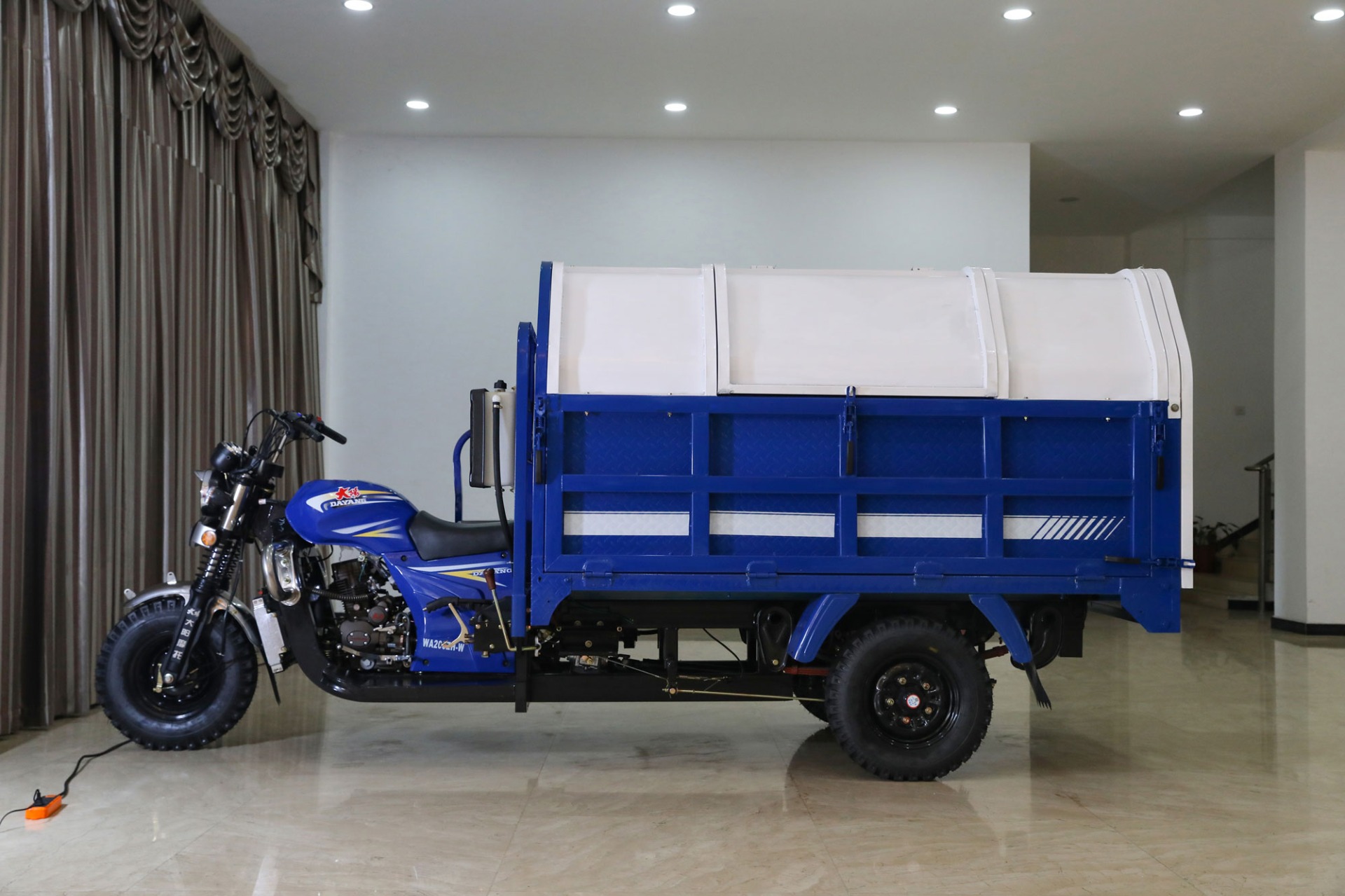 Petrol Gasoline DAYANG Road Sanitation Cleaning Garbage Motor Tricycle for Cargo