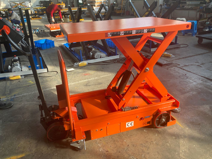 Self Propelled Mobile Lift Table 1100lbs Full Eletric Lifting With 24 DC Batteries