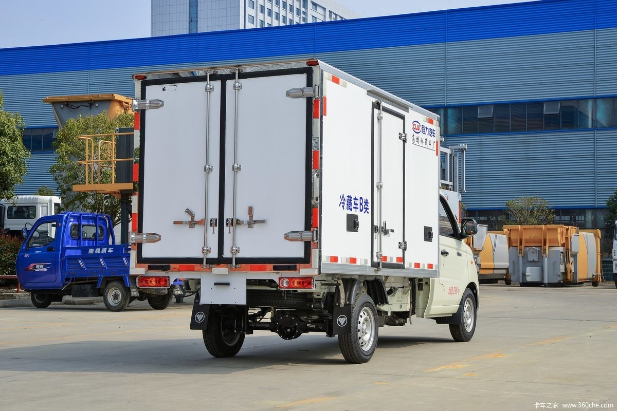 Sinotruk Howo Small Refrigerator Box Truck 95km/h 130hp 5 Tons Mini Refrigerated Truck