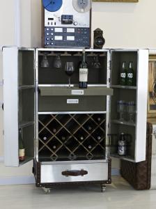 Quality classic old style antique alminium wine cabinet wholesale