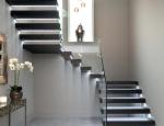 Residential Floating Wood Stairs Stable Treads With Tempered Glass Balustrade