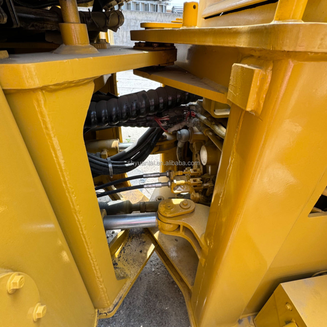 Second Hand CAT420 Loader with Strong Power and Overall Soft Steel Design