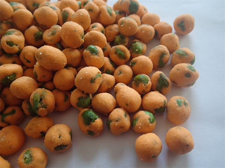 Wheat Flour Healthy Crispy Snacks Chili Coated Green Pea Crisps