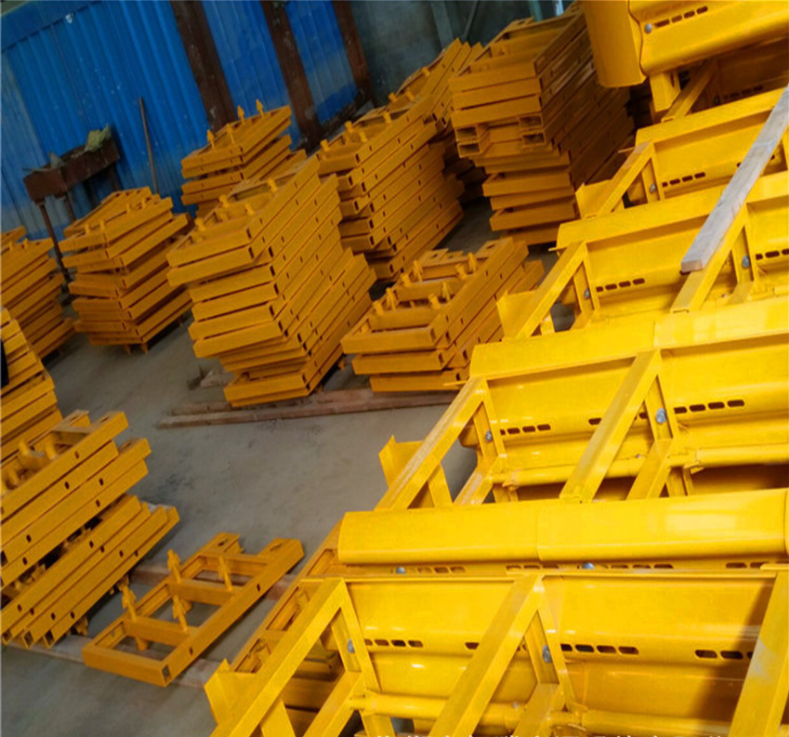 Roadway Safety Barrier Galvanized And Powder Coated Guardrails For Highways