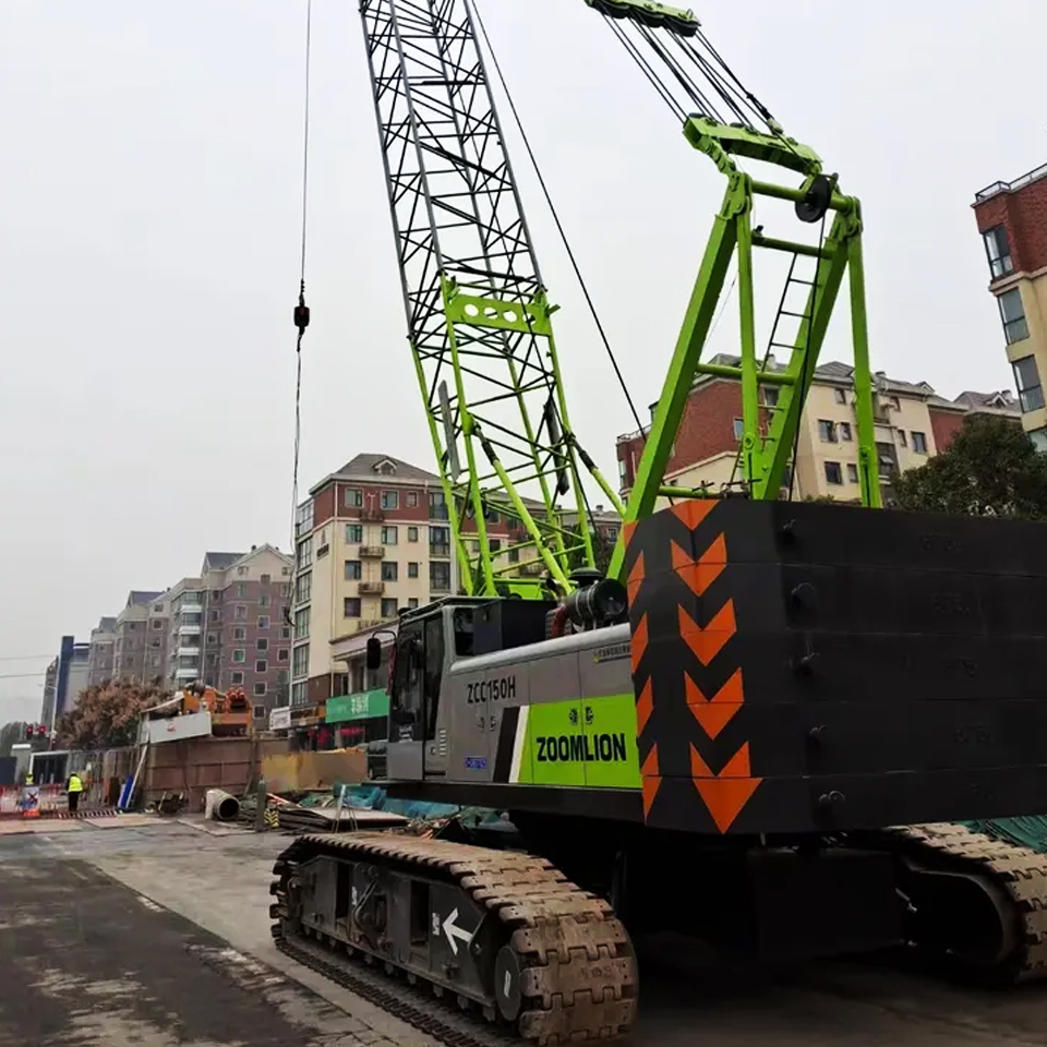 800 Ton Crawler Crane in Excellent Working Condition for Your Construction Needs