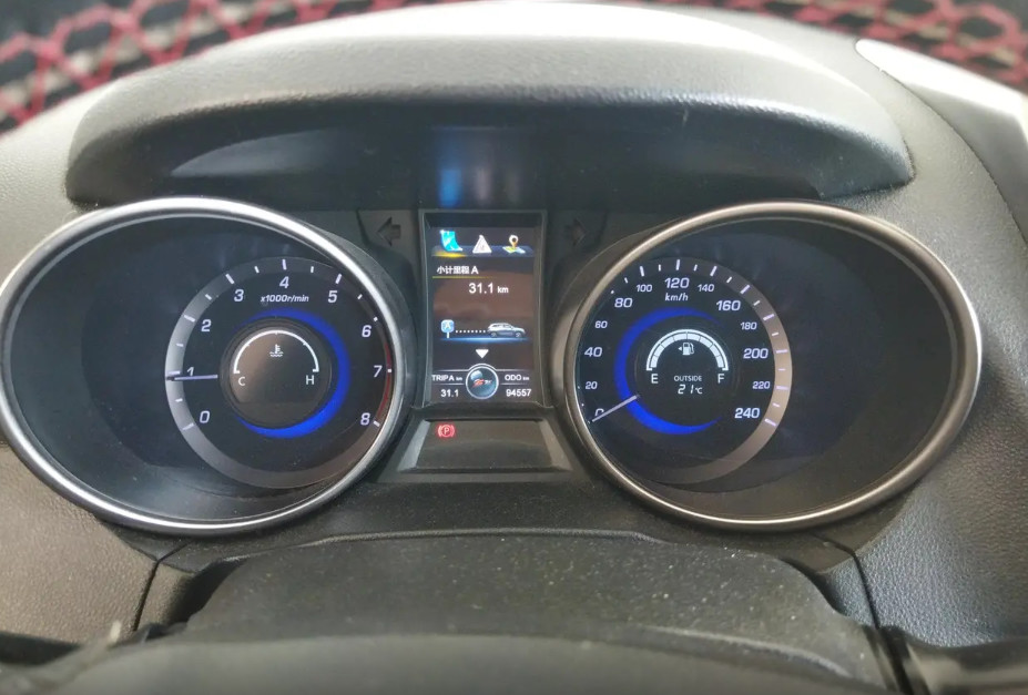 Changan CS75 2014 Model 2.0L Manual Leading Model National V Compact SUV Gasoline 2.0L 158 Horsepower L4 6-speed Manual